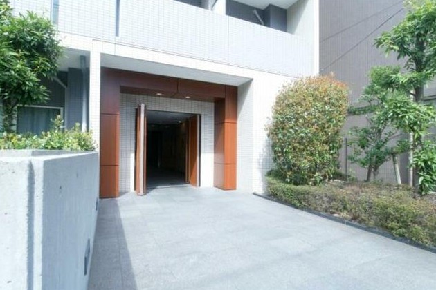 26/30 エントランス