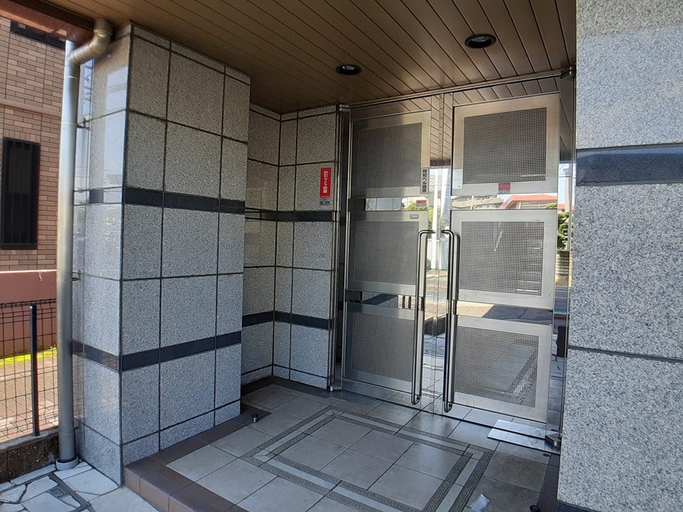 24/30 エントランス