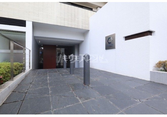 24/30 エントランス