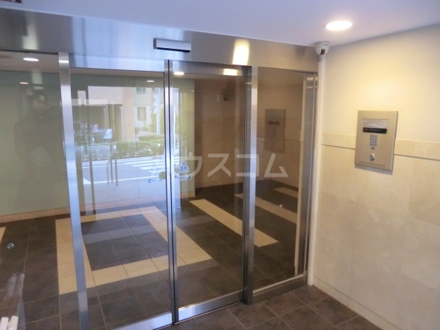 27/29 エントランス