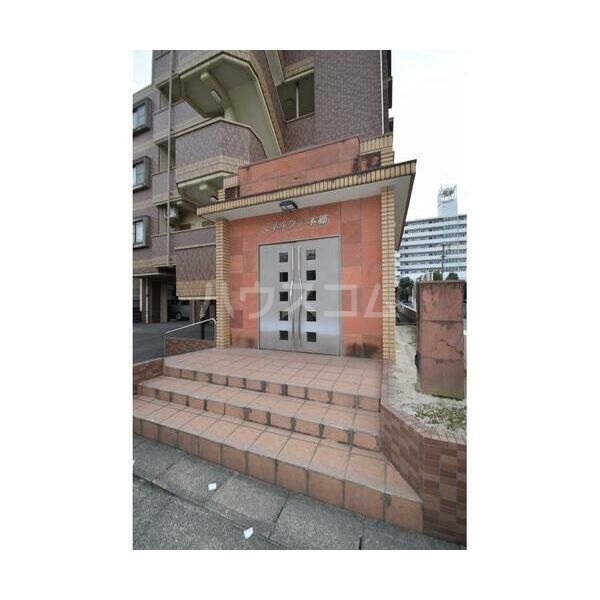 20/26 エントランス