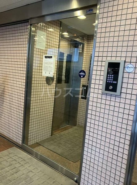 14/17 エントランス