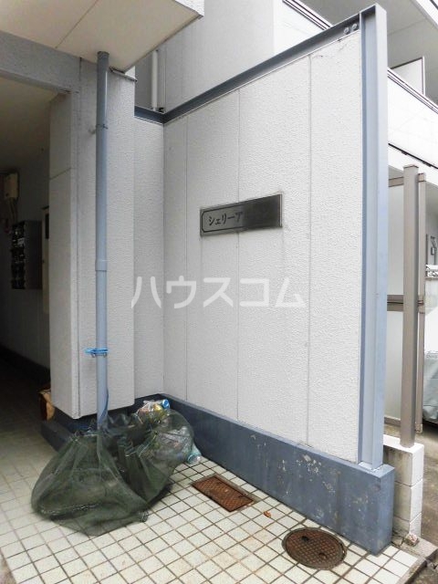 21/30 エントランス