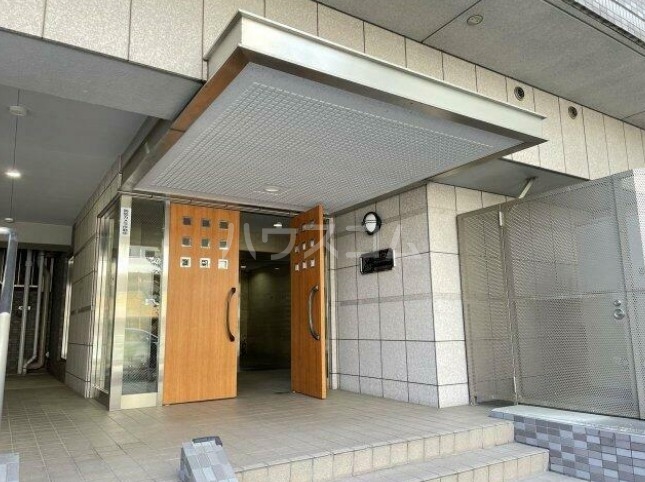 27/30 エントランス