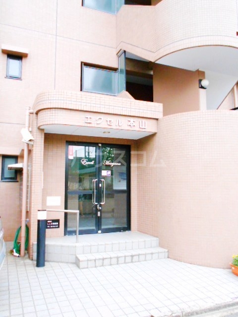 21/30 エントランス