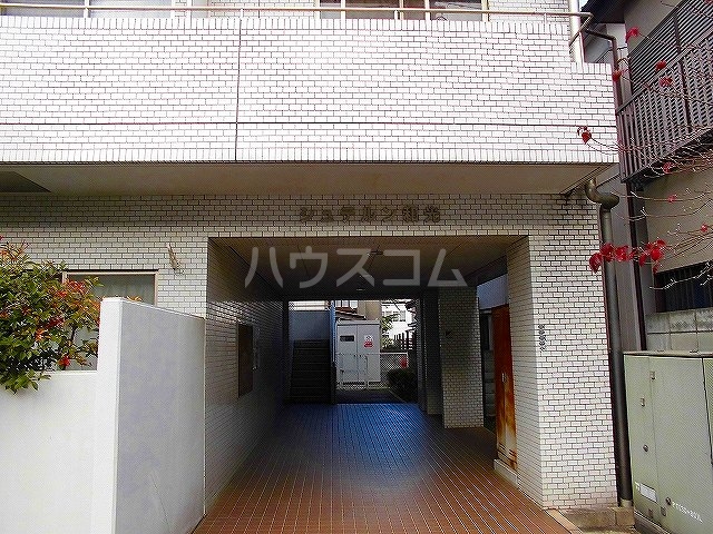 21/30 エントランス