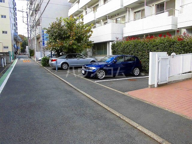 22/30 駐車場