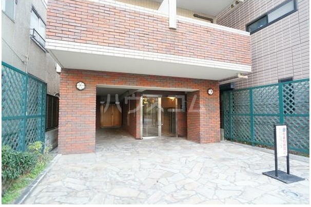 16/17 エントランス