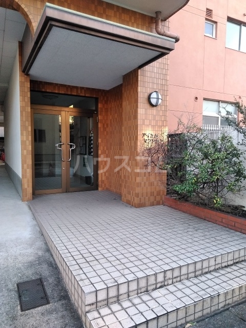 24/30 エントランス