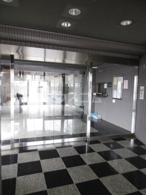 21/30 エントランス