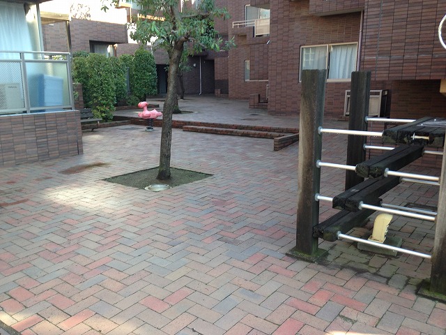 21/30 エントランス