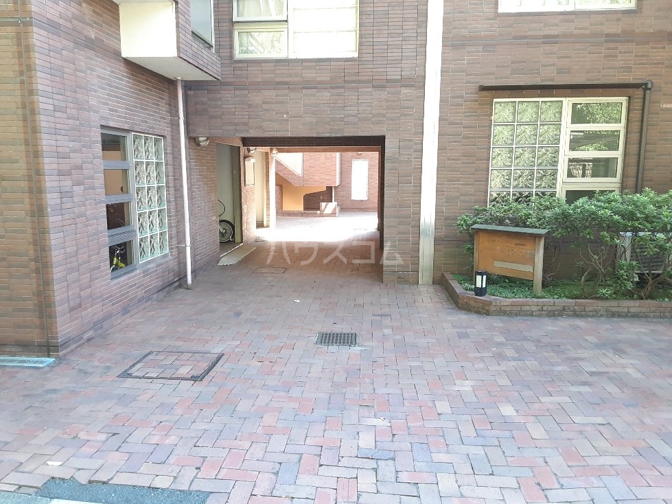 21/30 エントランス