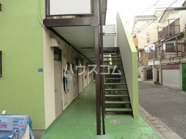 16/19 エントランス