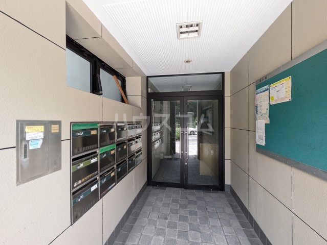 23/30 エントランス