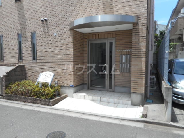 18/29 エントランス