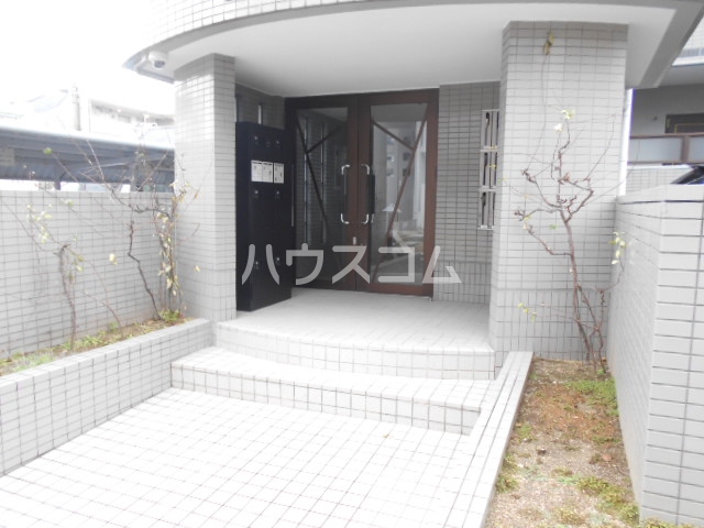 28/30 エントランス