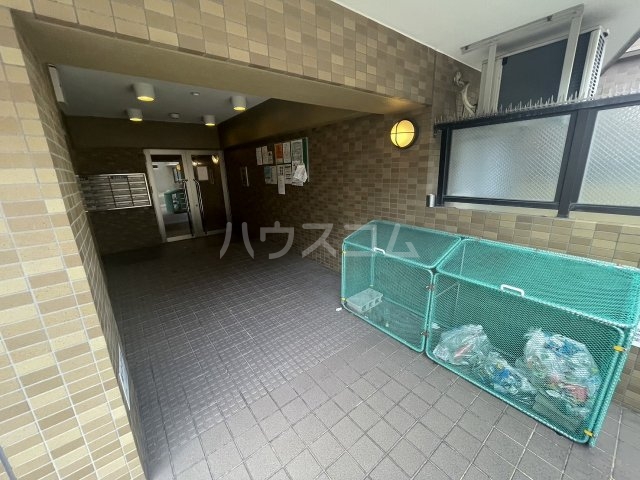 23/30 エントランス