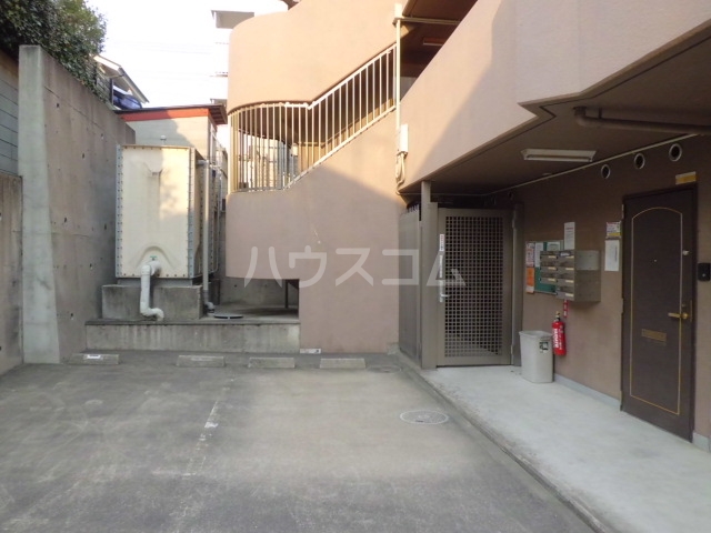 2/4 エントランス