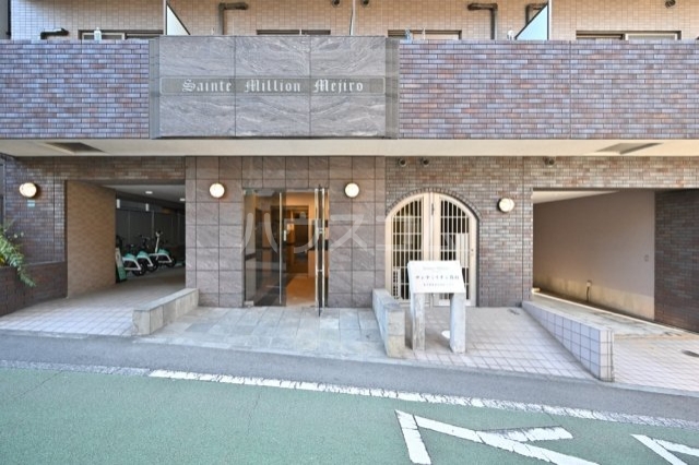 27/30 エントランス