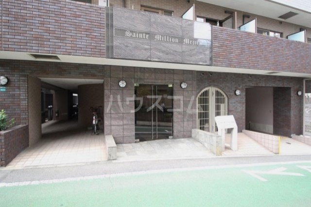 26/30 エントランス