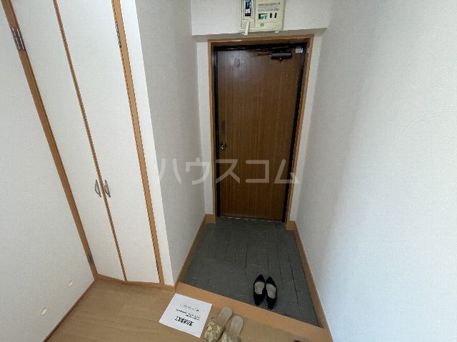 13/26 玄関