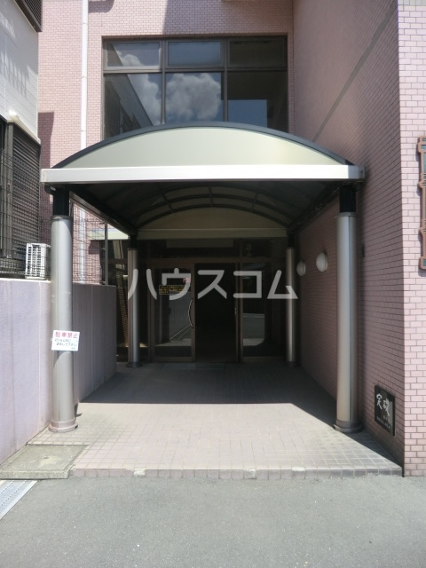 21/30 エントランス