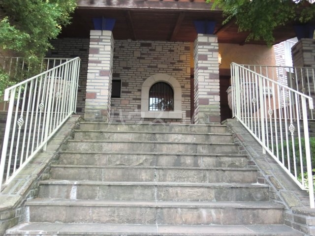 19/30 エントランス