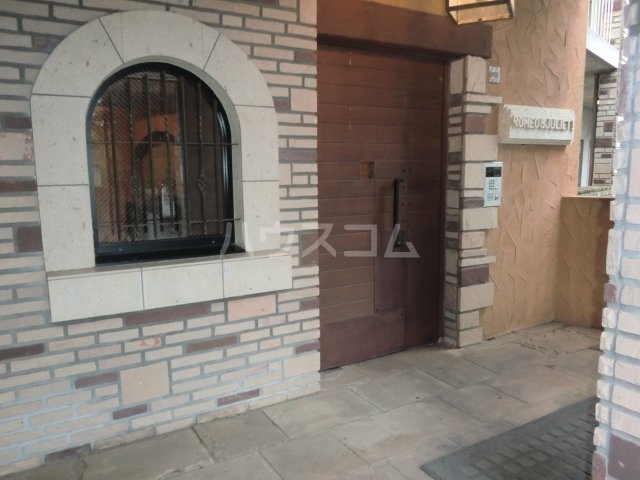 20/30 エントランス