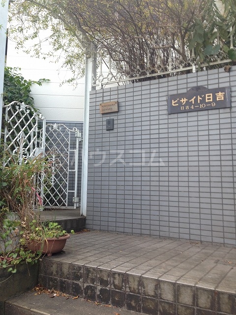 20/21 エントランス