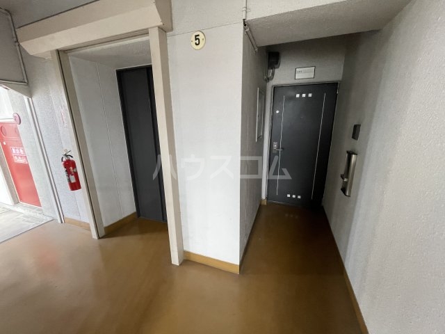 26/30 エントランス