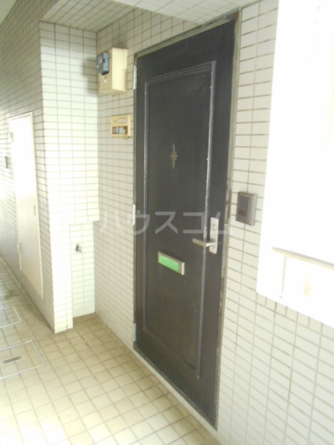 22/28 エントランス