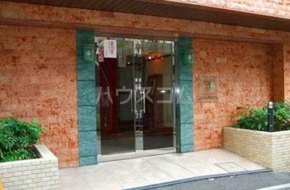 16/21 エントランス