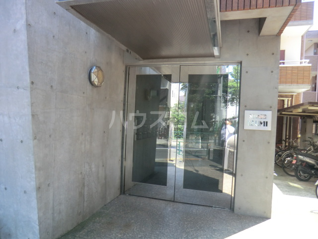 24/30 エントランス