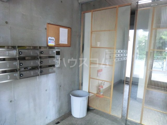 28/30 エントランス