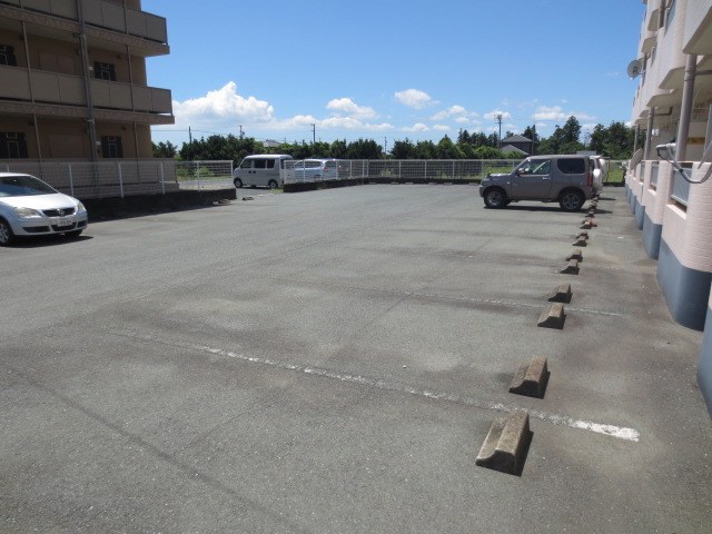 22/28 駐車場