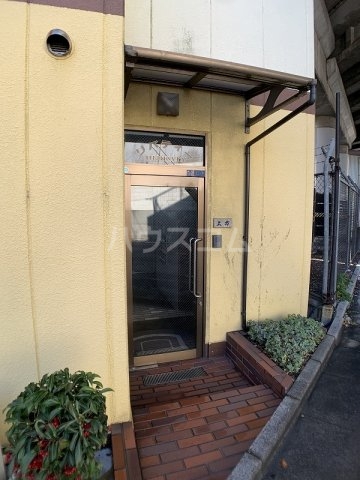 25/26 エントランス