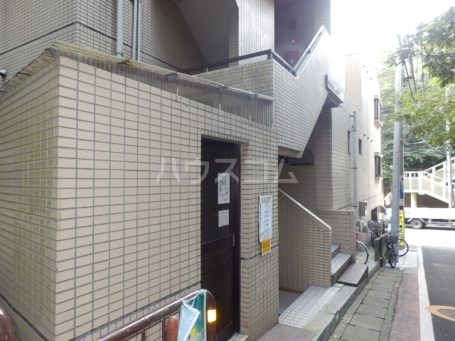 18/23 エントランス