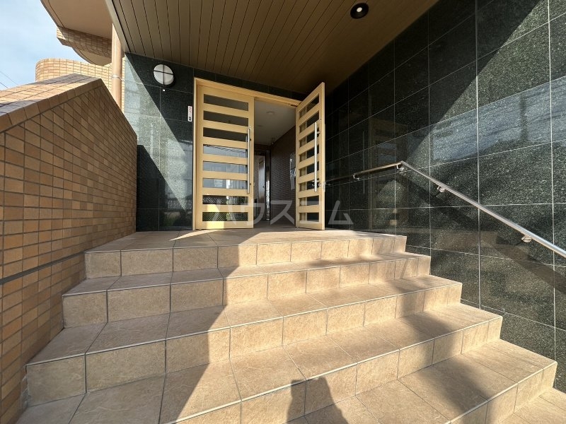 22/24 エントランス