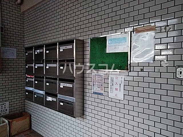 16/17 エントランス