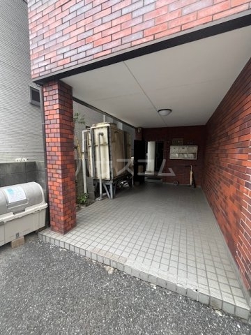 25/30 エントランス