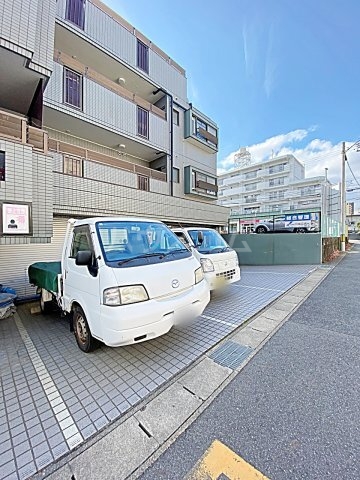 23/30 駐車場