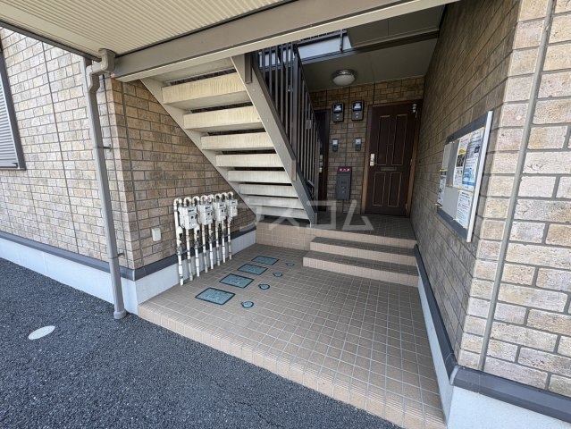 27/30 エントランス