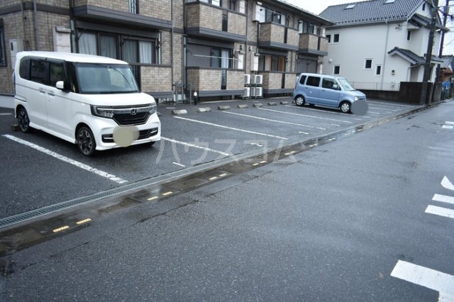 28/30 駐車場