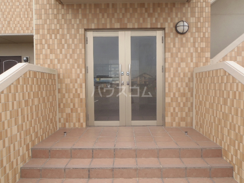 19/26 エントランス