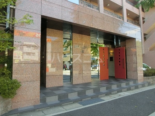 18/27 エントランス