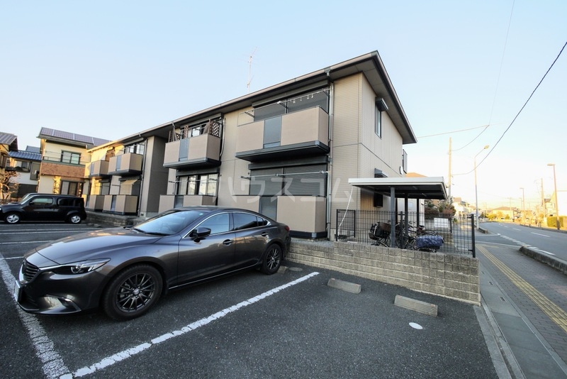 27/30 駐車場