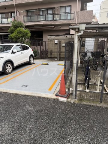28/30 駐車場