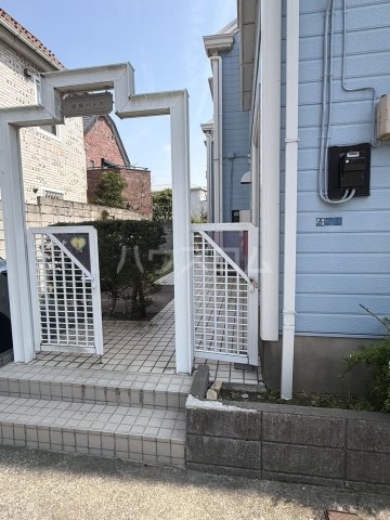 24/30 エントランス