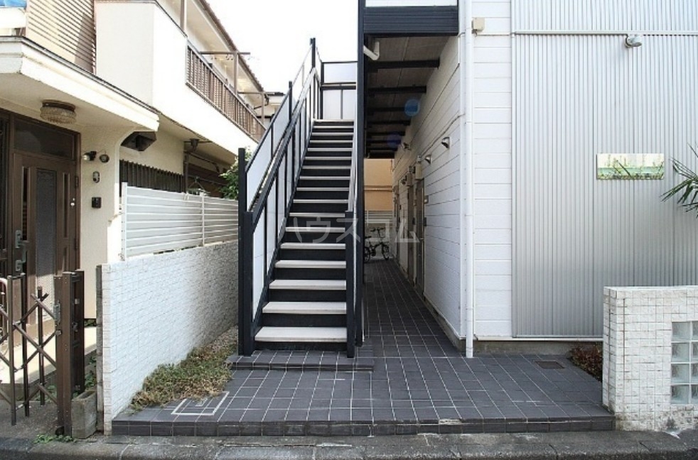 16/18 エントランス