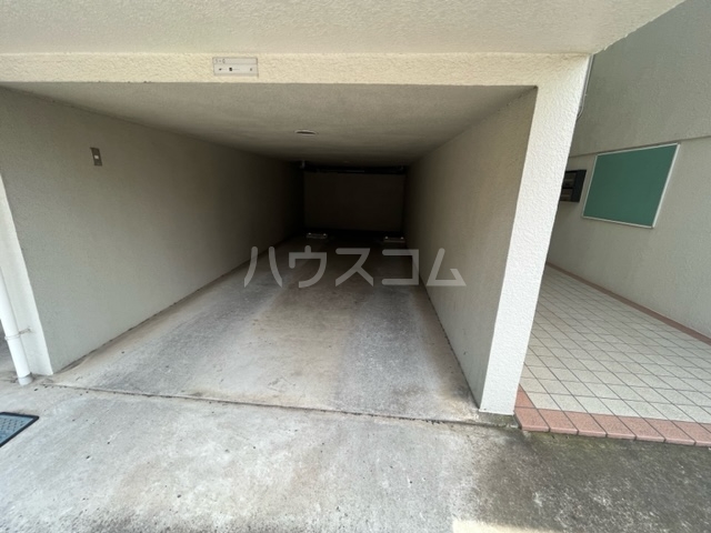 27/30 エントランス